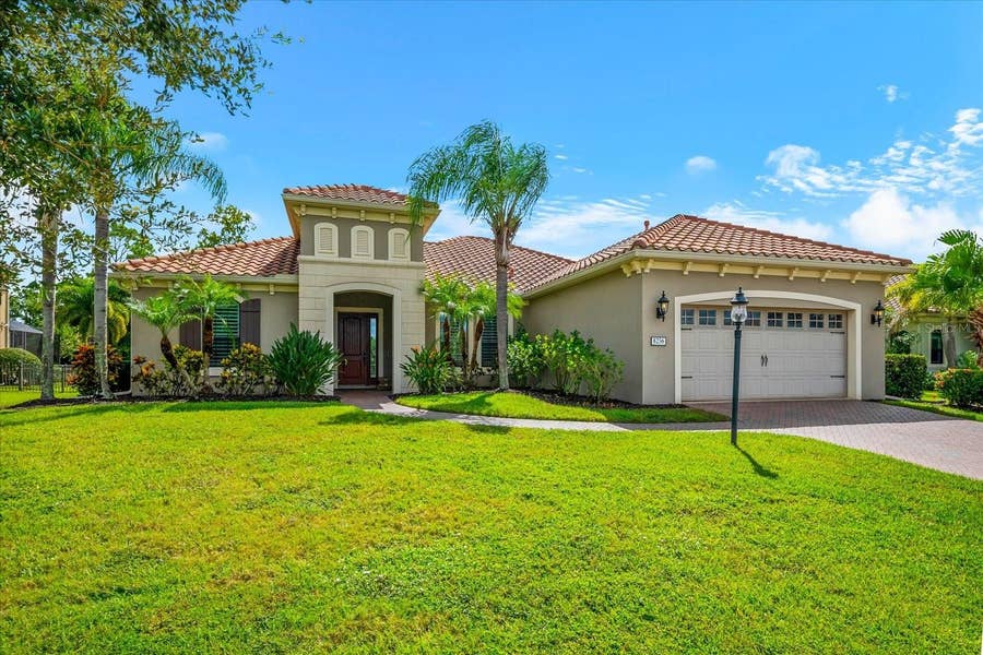 Property photo for 8256 LARKSPUR CIRCLE, Sarasota, FL
