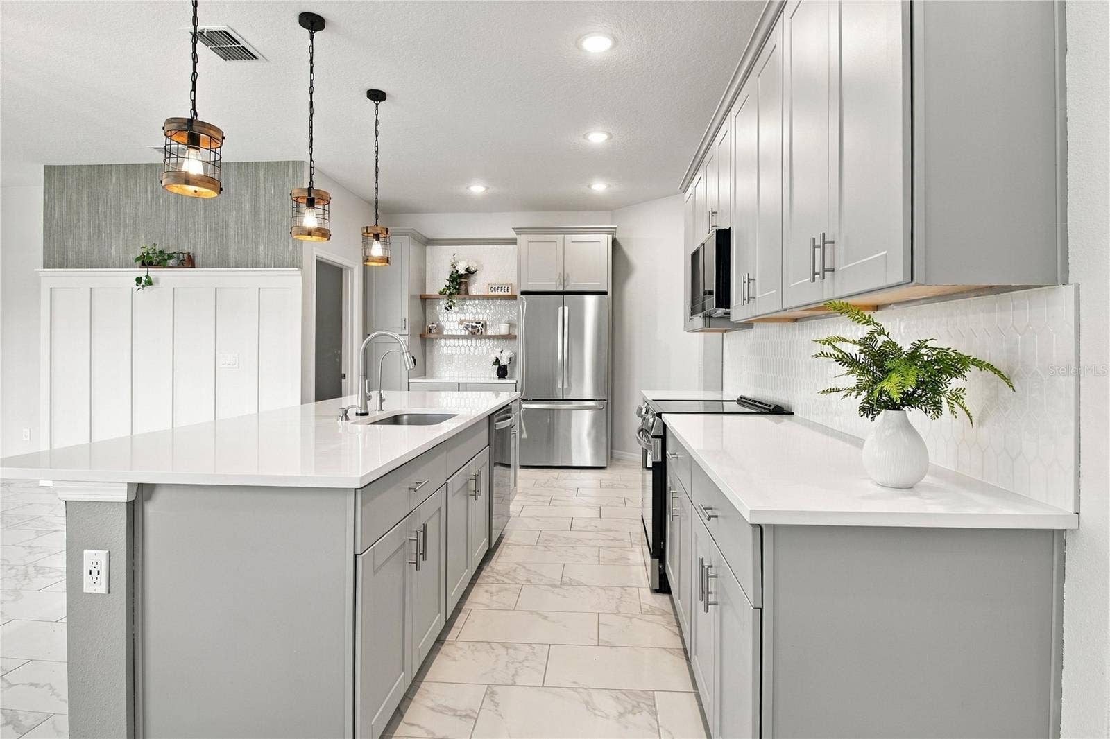 5706 MEZZANA RUN, Palmetto, FL 34221 Entry to Galley Kitchen