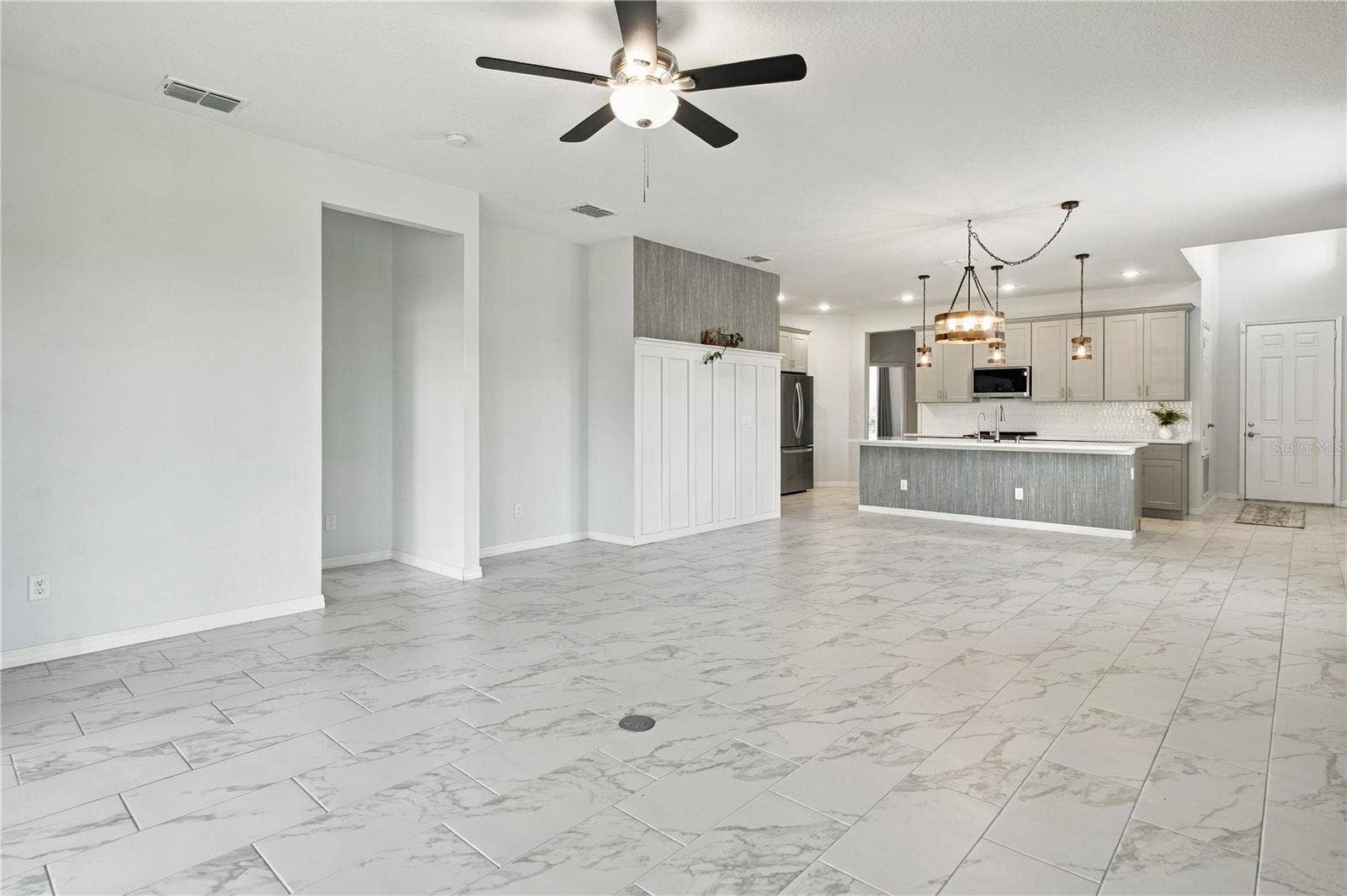 5706 MEZZANA RUN, Palmetto, FL 34221 Spacious Living Area