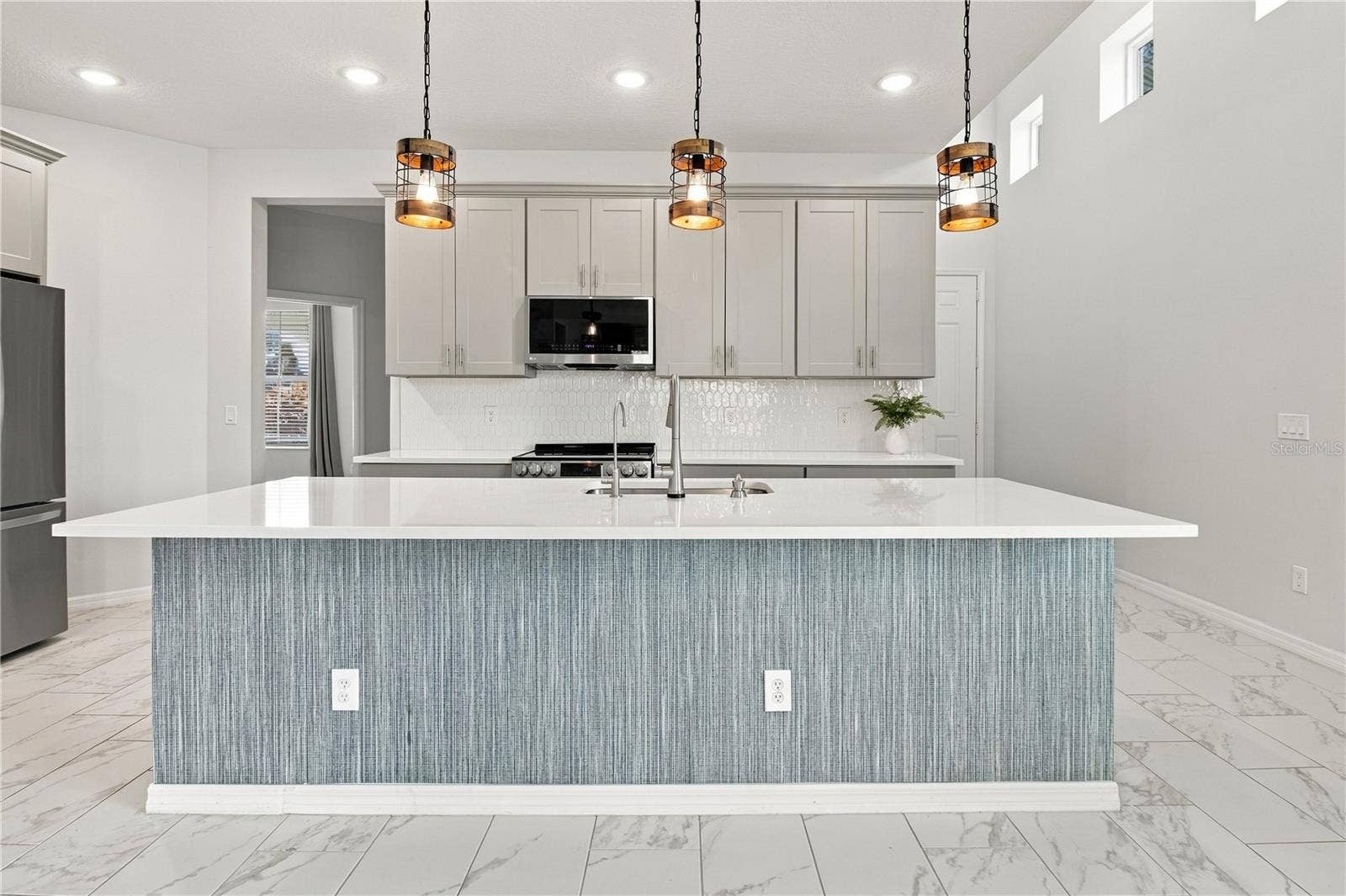 5706 MEZZANA RUN, Palmetto, FL 34221 4 Stool Kitchen Island