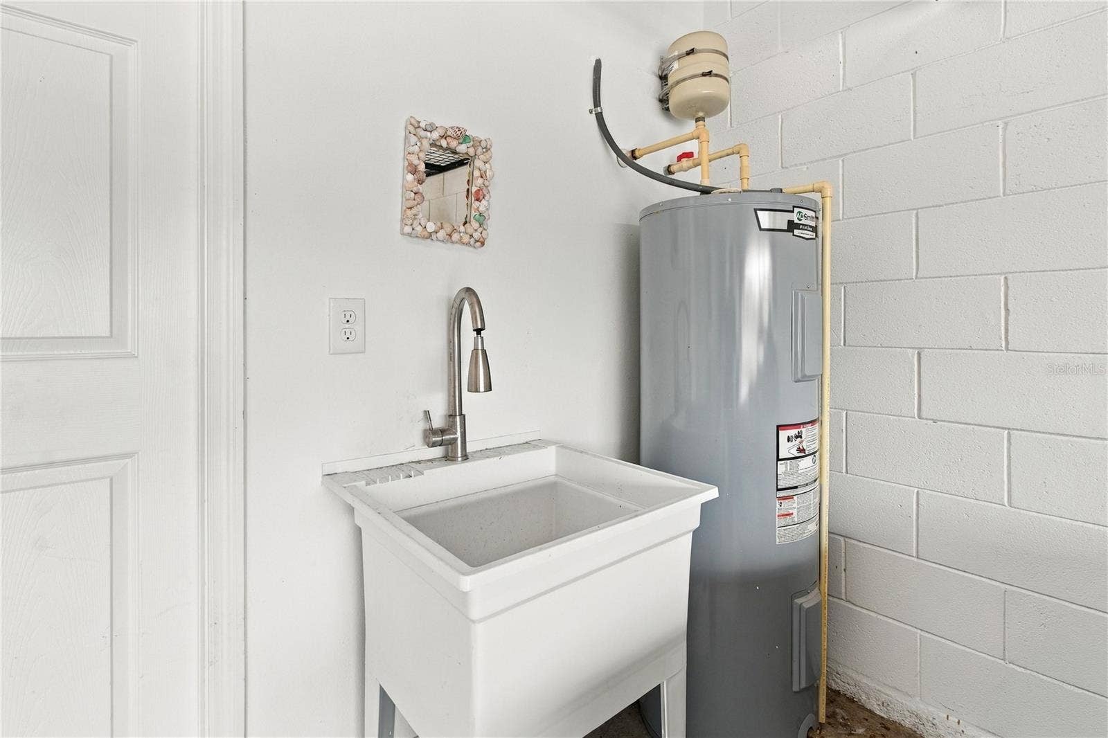 5706 MEZZANA RUN, Palmetto, FL 34221 Garage Utility Sink & Water Heater