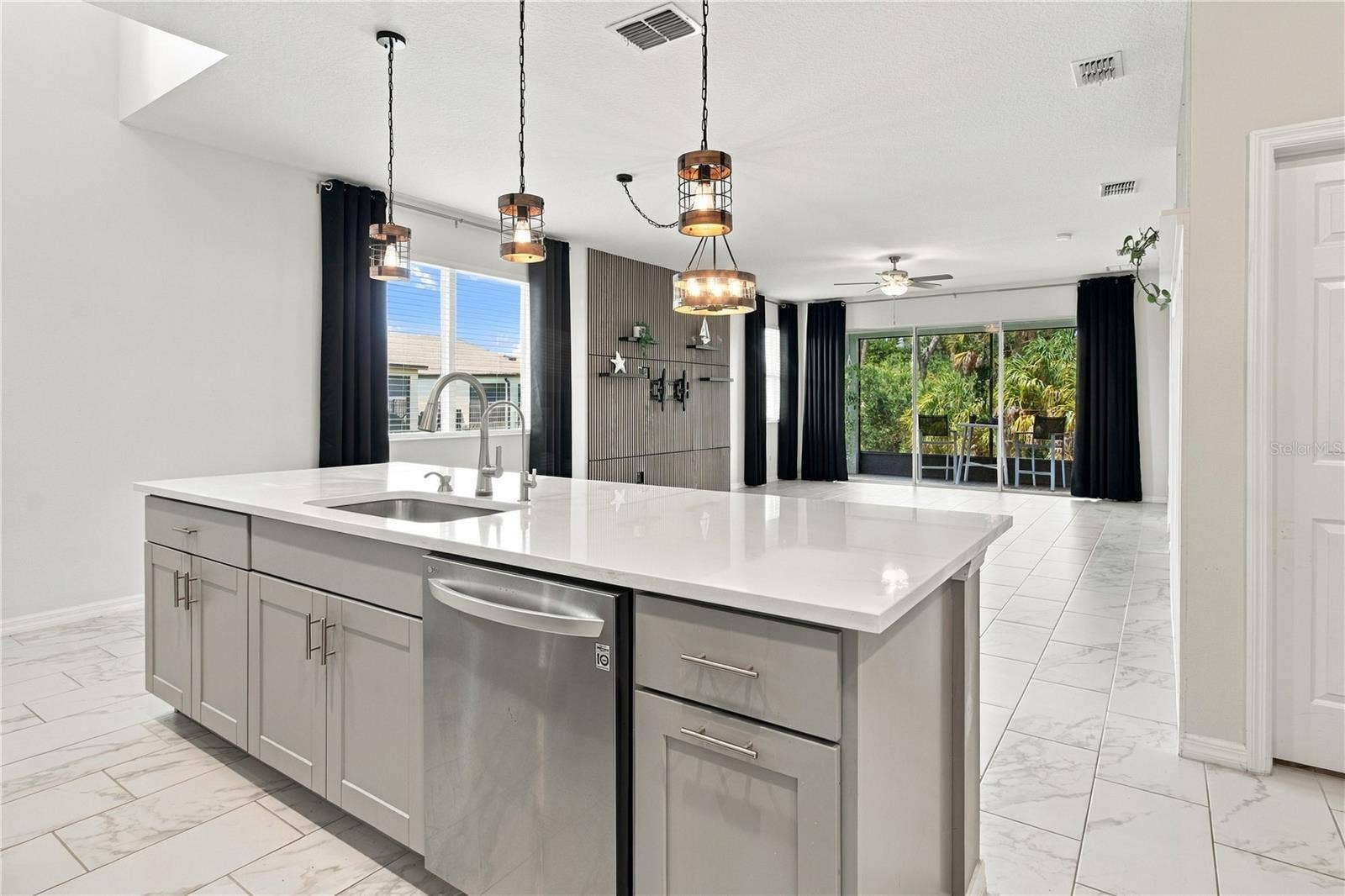 5706 MEZZANA RUN, Palmetto, FL 34221 Kitchen Island