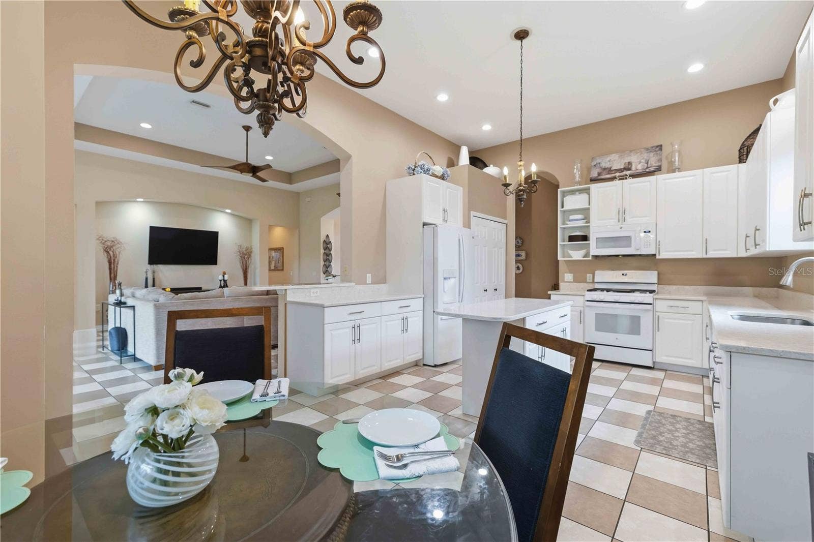 7907 ASHLEY CIRCLE, Bradenton, FL 34201 7907 ASHLEY CIRCLE, Bradenton, FL 34201