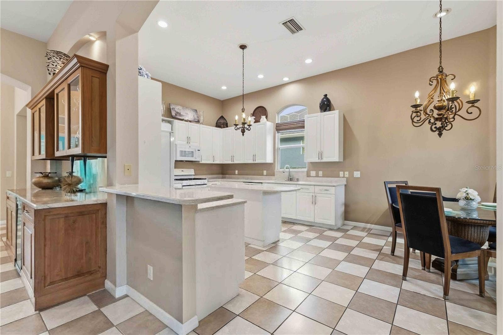 7907 ASHLEY CIRCLE, Bradenton, FL 34201 7907 ASHLEY CIRCLE, Bradenton, FL 34201