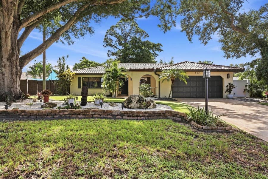 Property photo for 624 SAINT ANDREWS DRIVE, Sarasota, FL