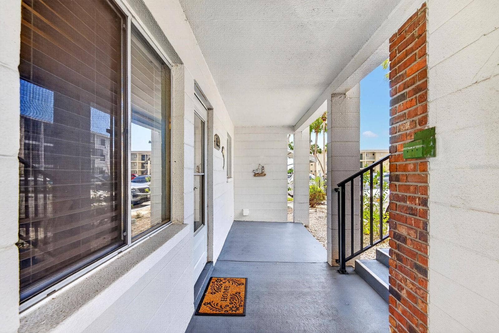 Extra Space on end unit to put table and chairs outside your front door on end units only