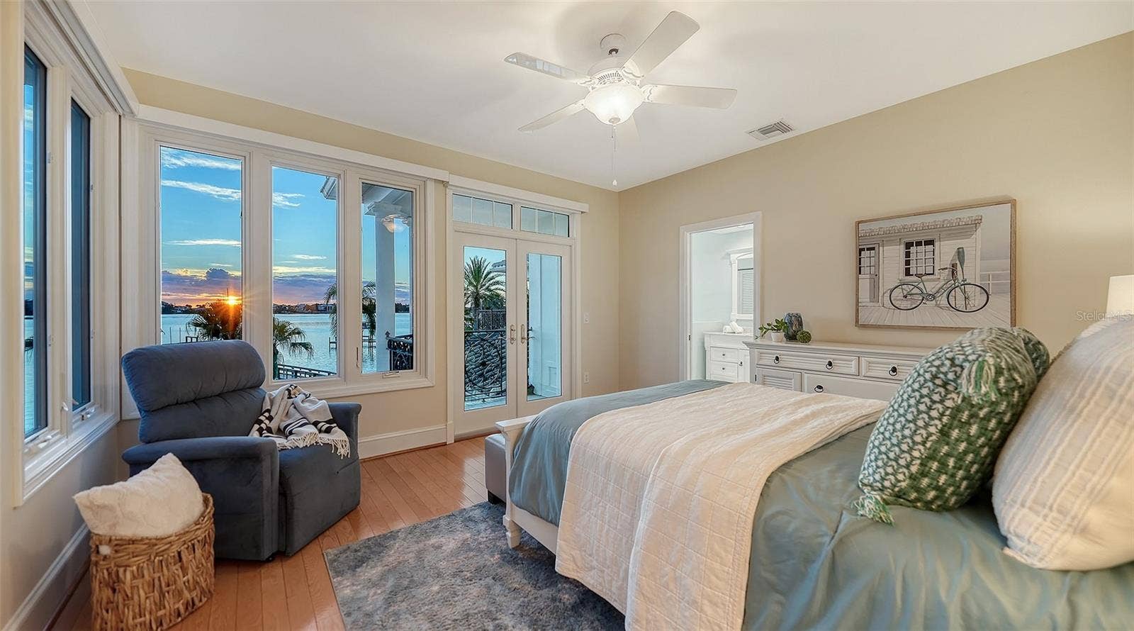 2115 LYCHEE LANE, Nokomis, FL 34275 enjoy the sunsets as a guest!