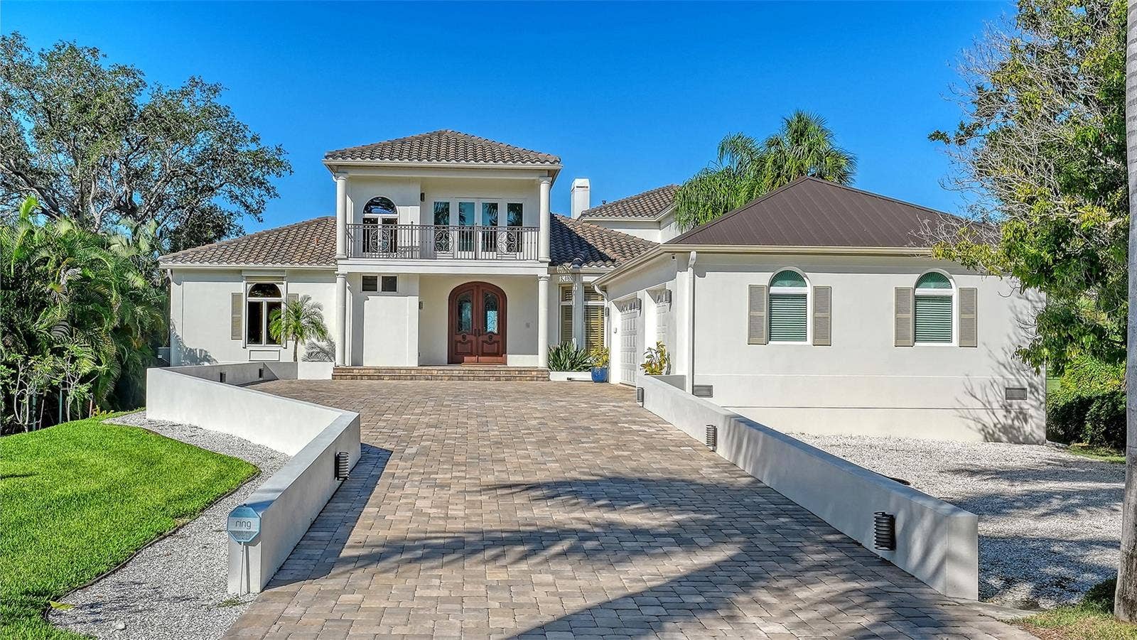 2115 LYCHEE LANE, Nokomis, FL 34275 Freshly painted exterior lights along wall in driveway