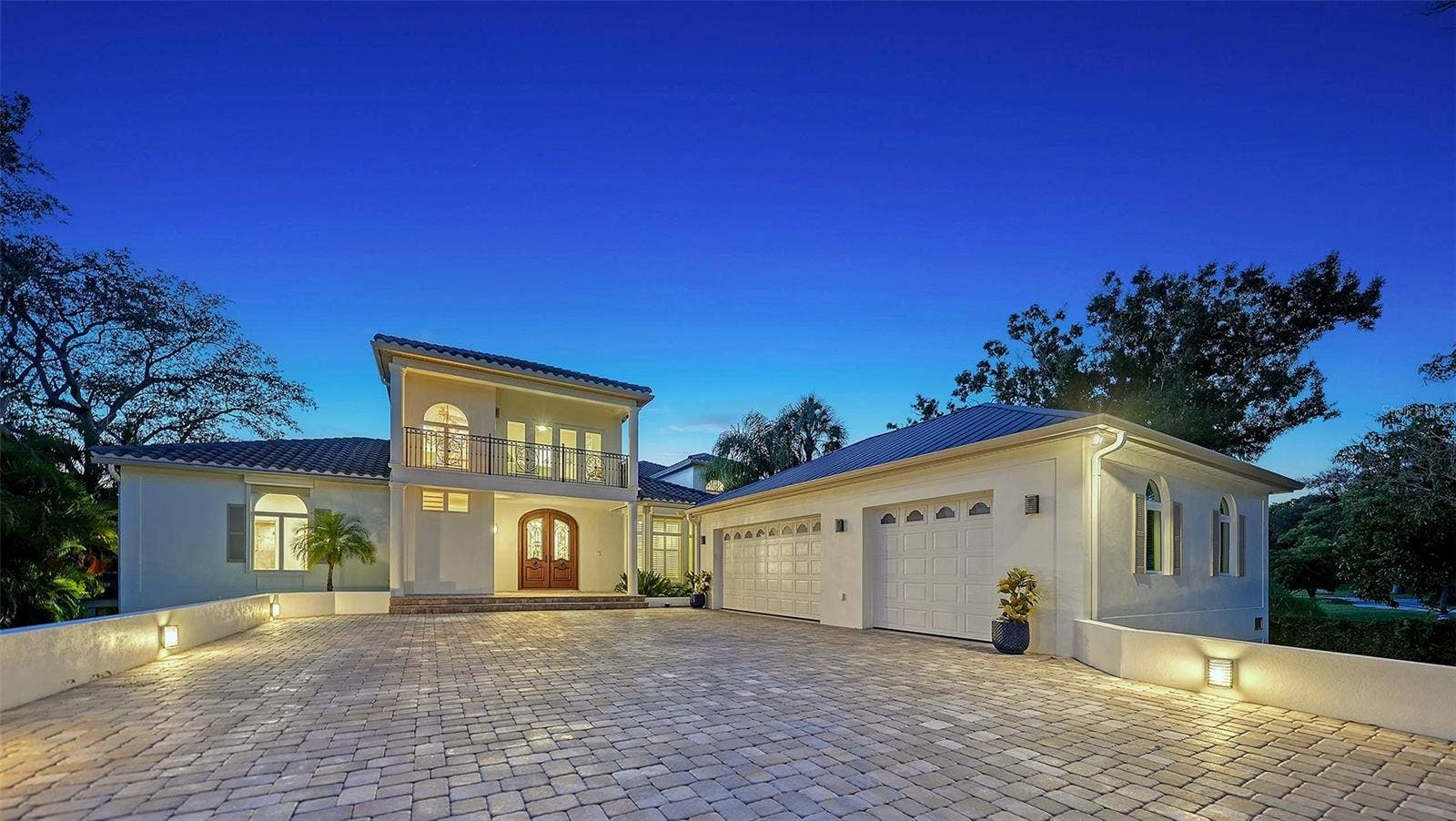 2115 LYCHEE LANE, Nokomis, FL 34275 Lights at dusk