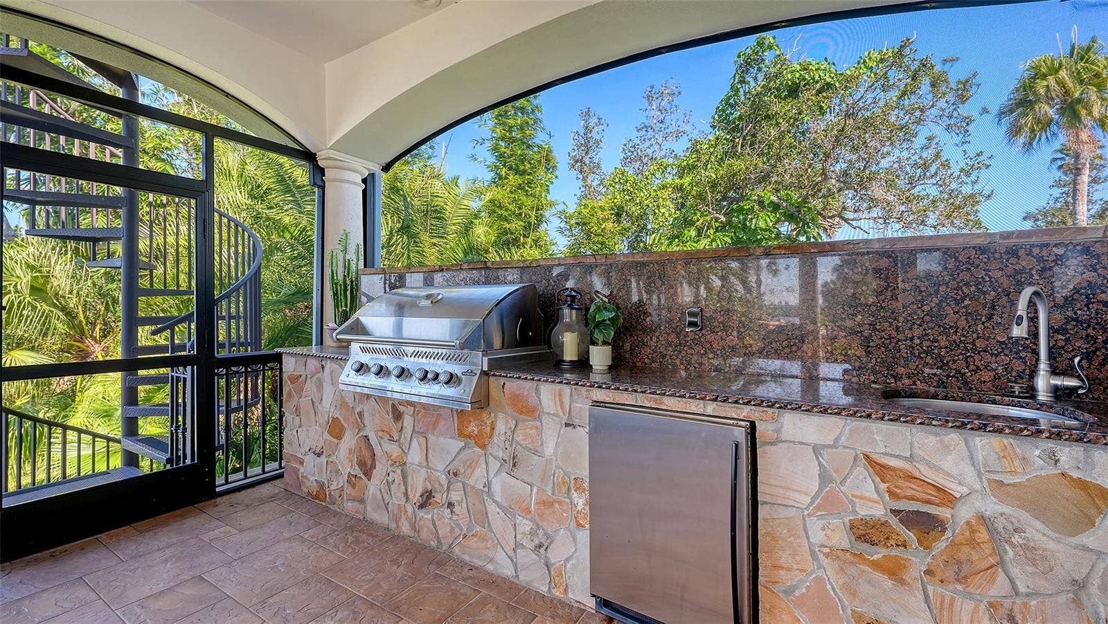 2115 LYCHEE LANE, Nokomis, FL 34275 outdoor kitchen off the family room