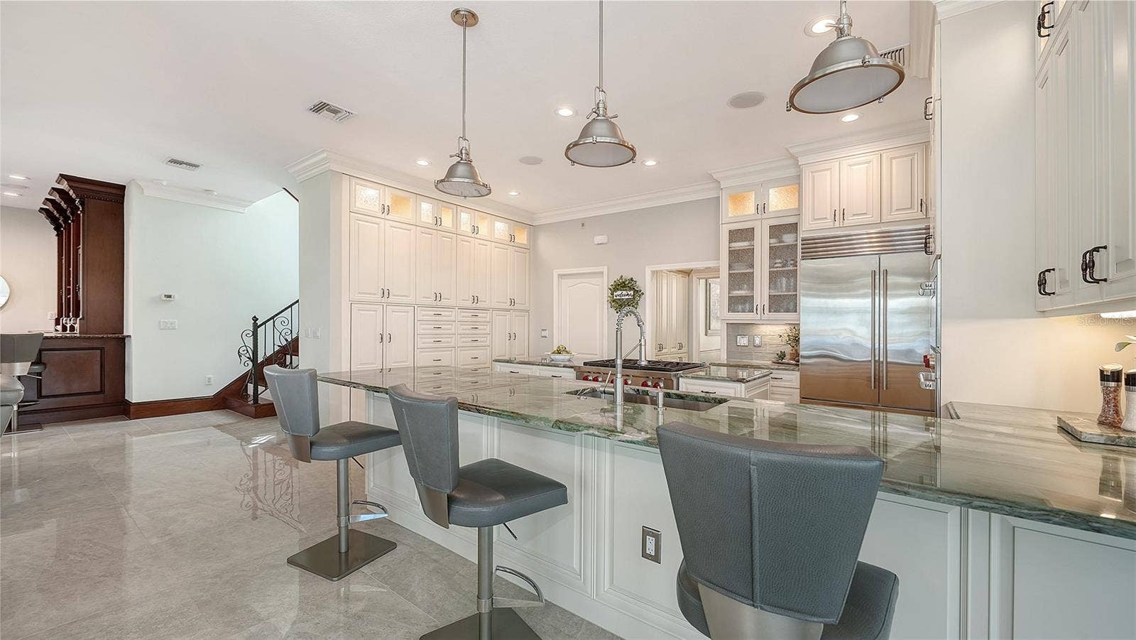 2115 LYCHEE LANE, Nokomis, FL 34275 Updated. kitchen high end appliances plenty of cabinets