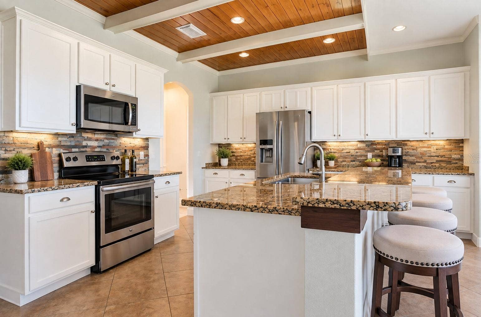 6914 QUIET CREEK DRIVE, Bradenton, FL 34212 Virtually Staged