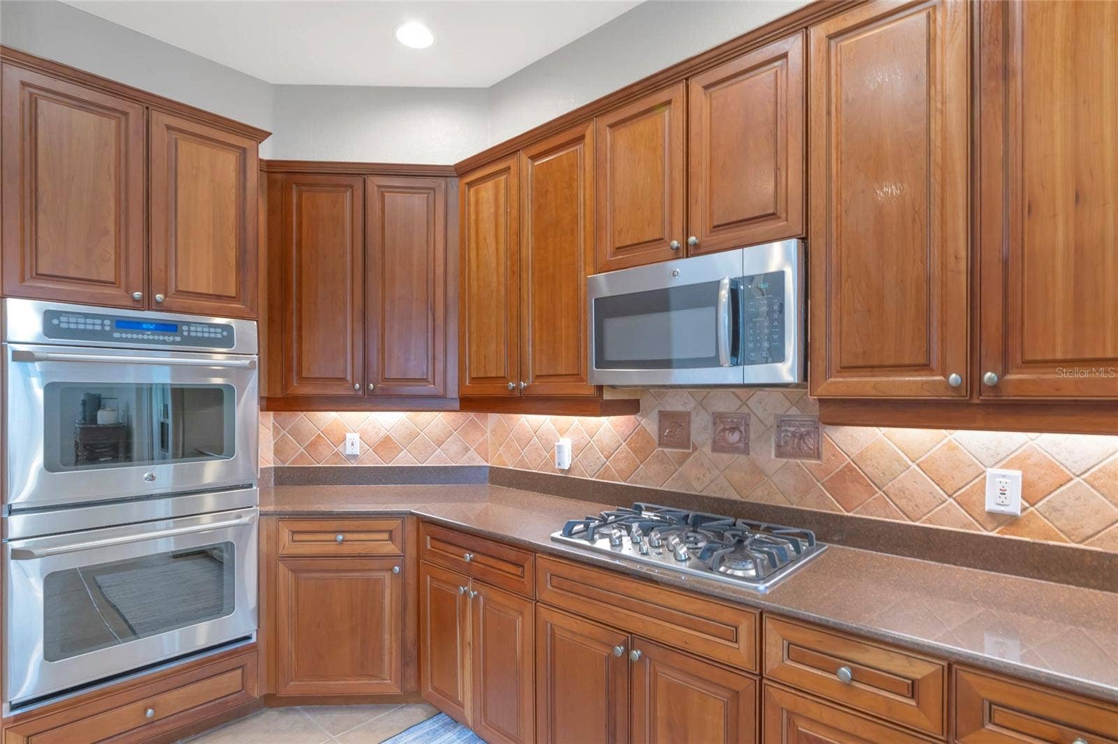 817 MARITIME COURT, Bradenton, FL 34212 Wall oven, Natural gas range