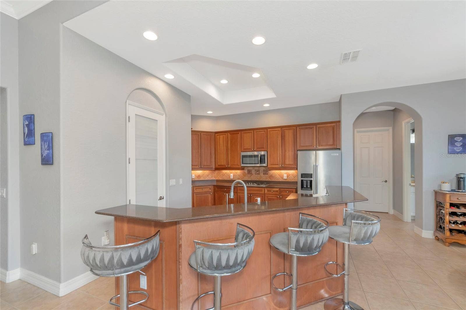 817 MARITIME COURT, Bradenton, FL 34212 Large breakfast bar