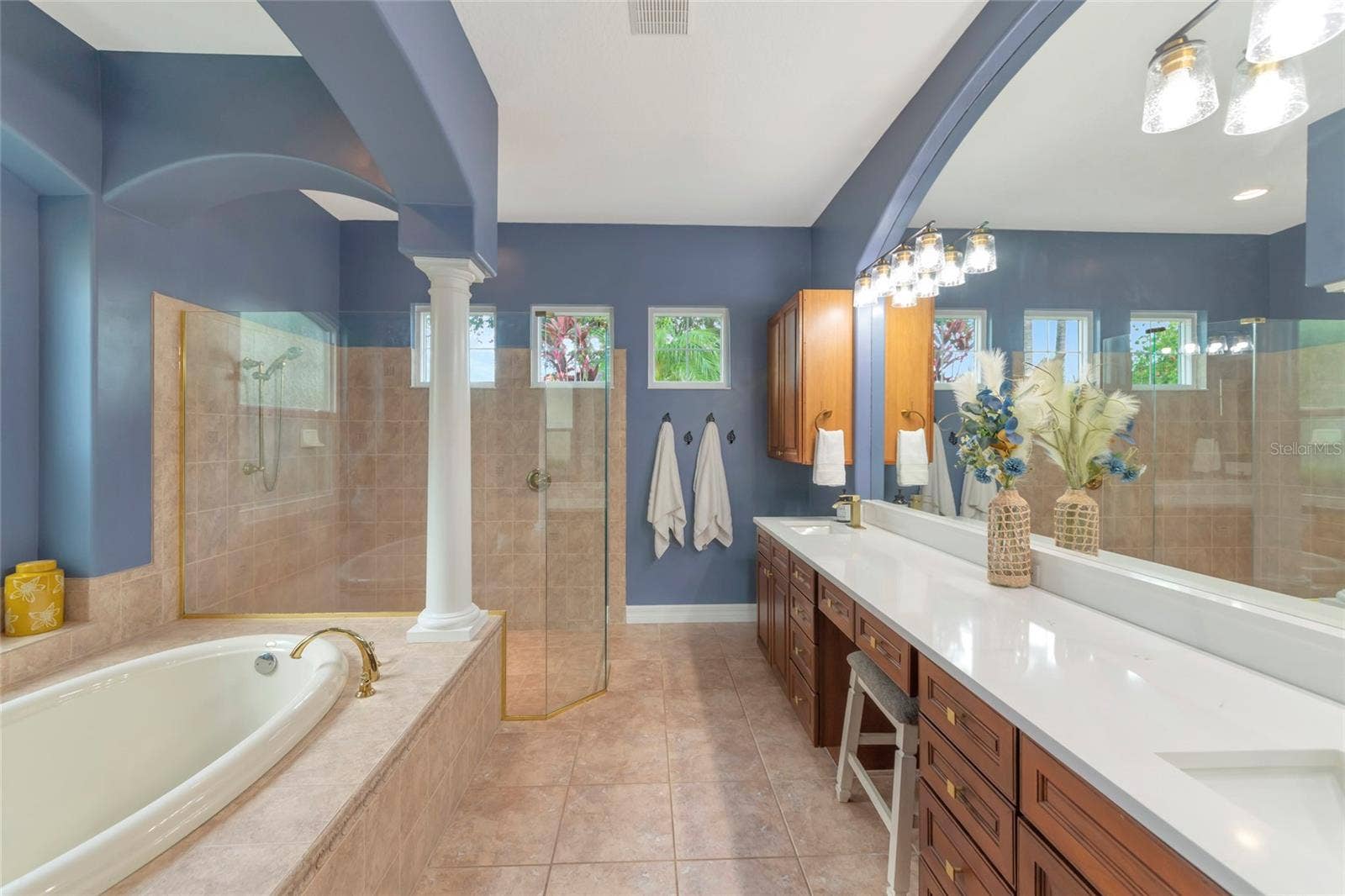 817 MARITIME COURT, Bradenton, FL 34212 817 MARITIME COURT, Bradenton, FL 34212