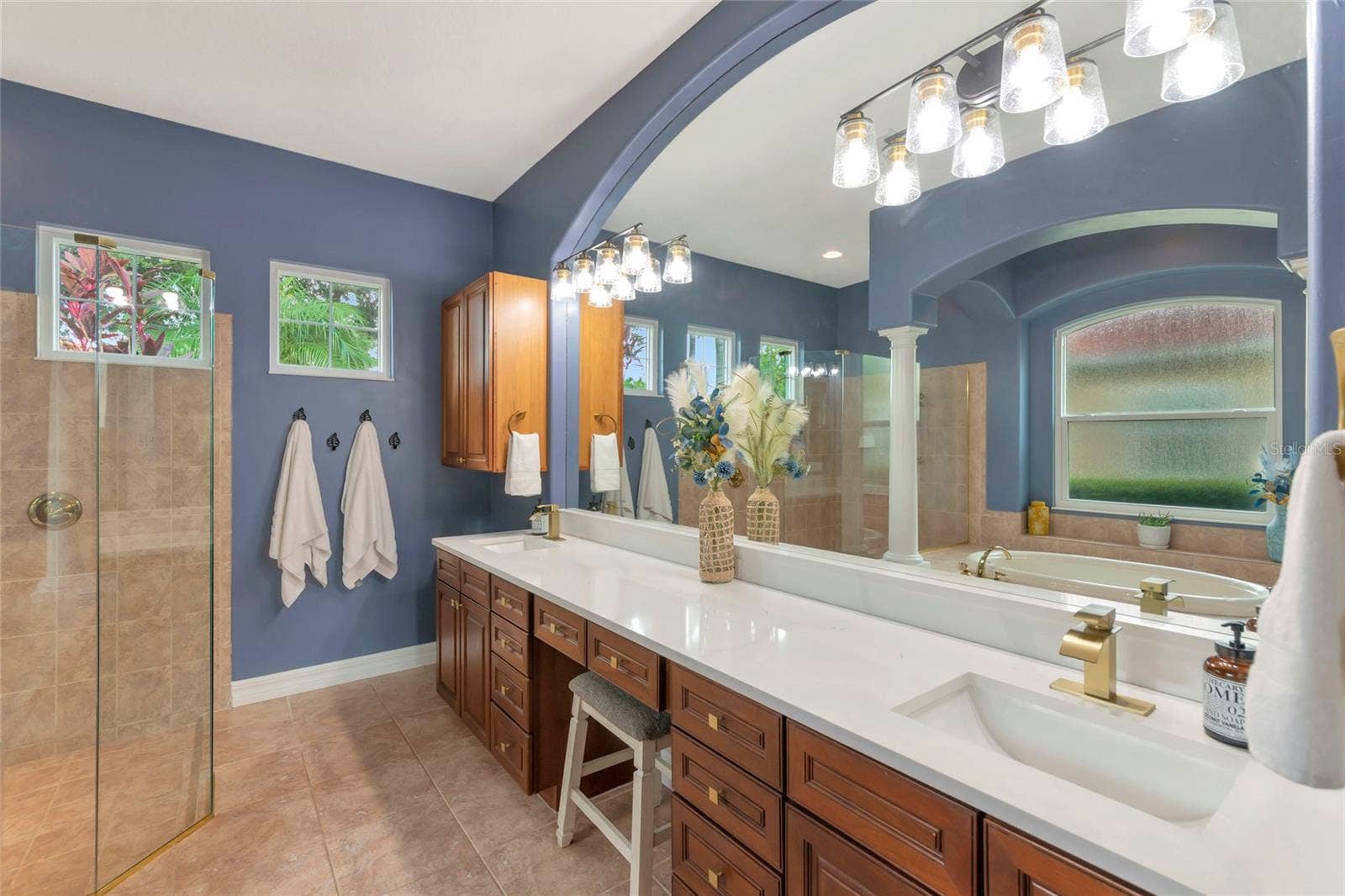 817 MARITIME COURT, Bradenton, FL 34212 817 MARITIME COURT, Bradenton, FL 34212