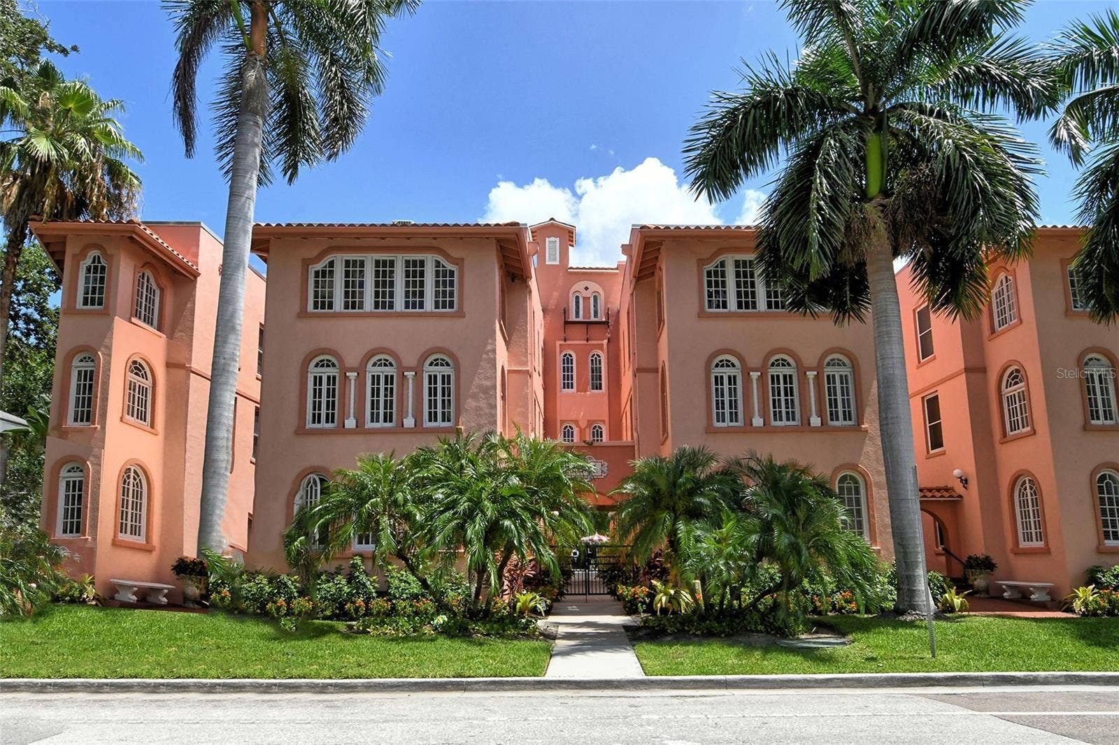 1221 N PALM AVENUE, #305, Sarasota, FL 34236 1221 N PALM AVENUE, #305, Sarasota, FL 34236