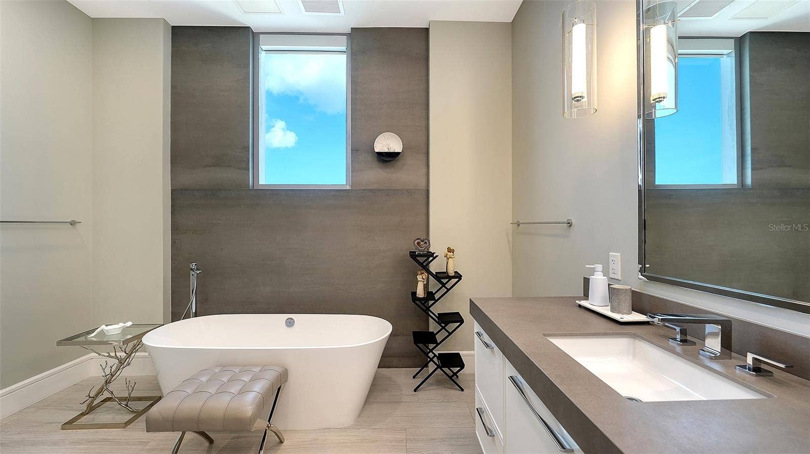 605 S GULFSTREAM AVENUE, #13, Sarasota, FL 34236 605 S GULFSTREAM AVENUE, #13, Sarasota, FL 34236