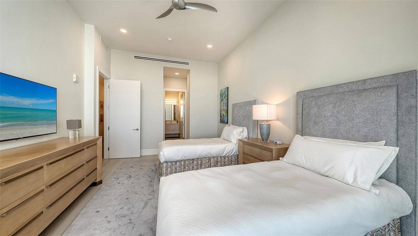 605 S GULFSTREAM AVENUE, #13, Sarasota, FL 34236 605 S GULFSTREAM AVENUE, #13, Sarasota, FL 34236