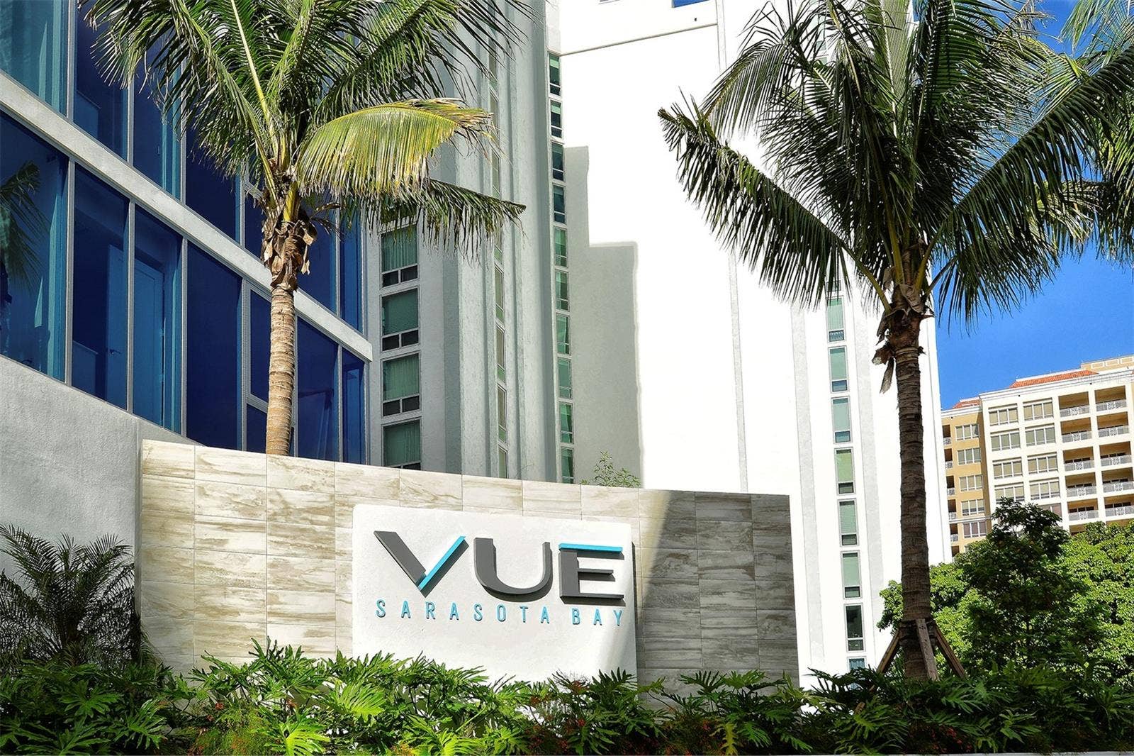 1155 N GULFSTREAM AVENUE, #207, Sarasota, FL 34236 The VUE welcomes residents and guests with valet service daily, complemented by 24-hour concierge service for exceptional convenience and personalized attention.