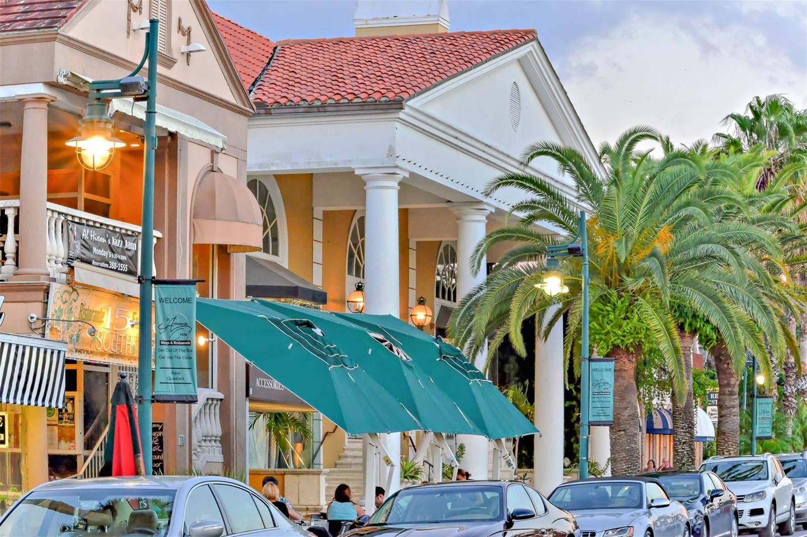 1155 N GULFSTREAM AVENUE, #207, Sarasota, FL 34236 Enjoy upscale boutiques, designer shopping, and charming specialty stores on St. Armands Circle.