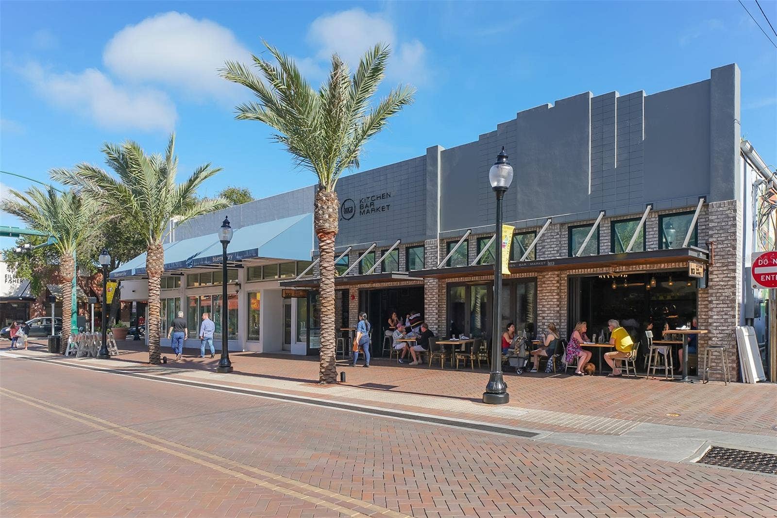 1155 N GULFSTREAM AVENUE, #207, Sarasota, FL 34236 Downtown Sarasota boasts a vibrant dining scene, from upscale waterfront restaurants to chic bistros and trendy cafs.