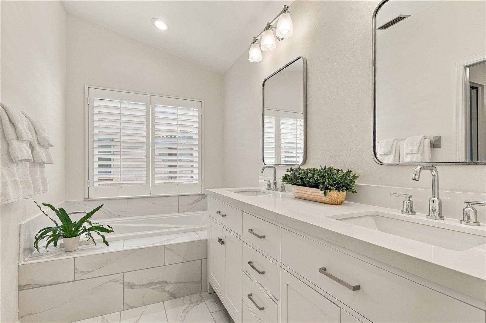 5816 BEAURIVAGE AVENUE, Sarasota, FL 34243 5816 BEAURIVAGE AVENUE, Sarasota, FL 34243
