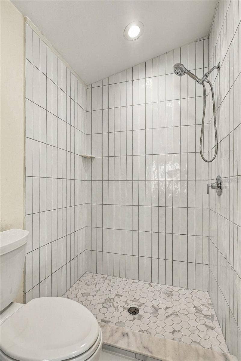 5816 BEAURIVAGE AVENUE, Sarasota, FL 34243 5816 BEAURIVAGE AVENUE, Sarasota, FL 34243