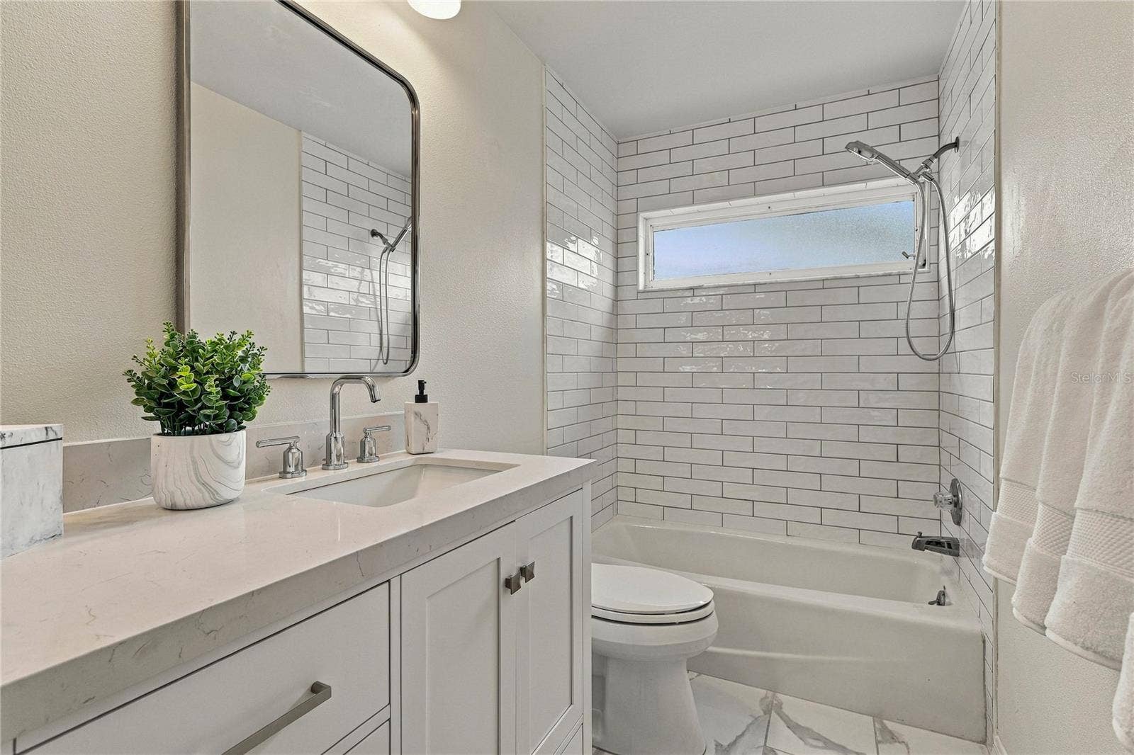 5816 BEAURIVAGE AVENUE, Sarasota, FL 34243 5816 BEAURIVAGE AVENUE, Sarasota, FL 34243