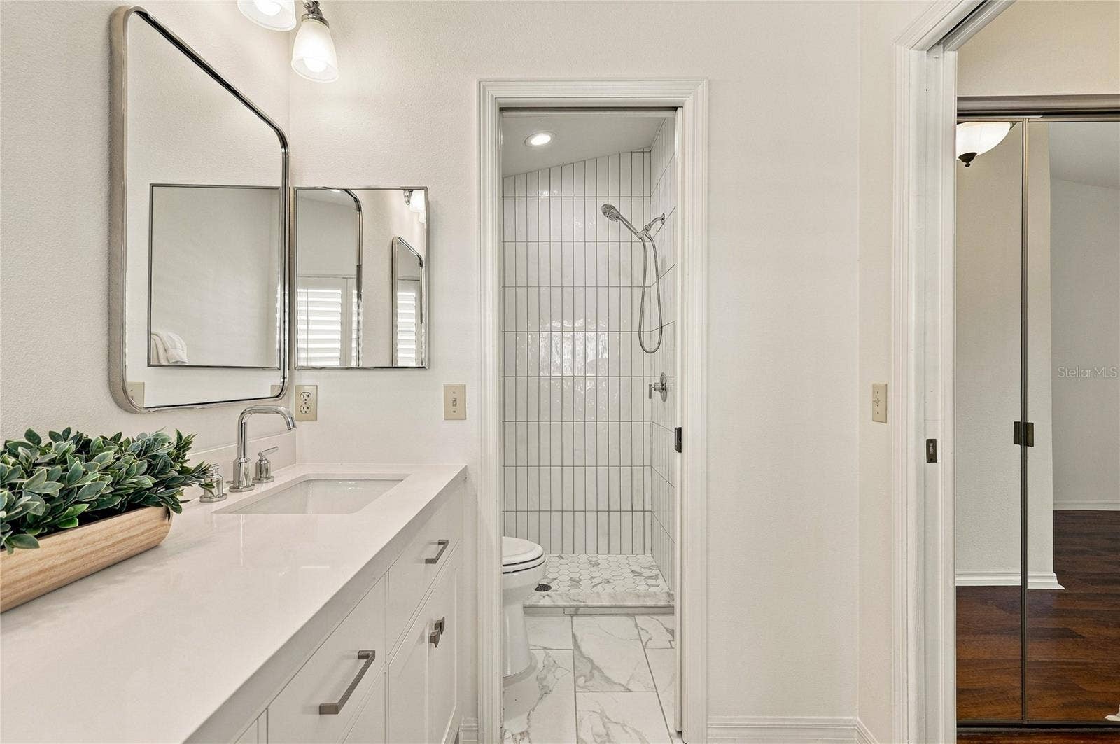 5816 BEAURIVAGE AVENUE, Sarasota, FL 34243 5816 BEAURIVAGE AVENUE, Sarasota, FL 34243