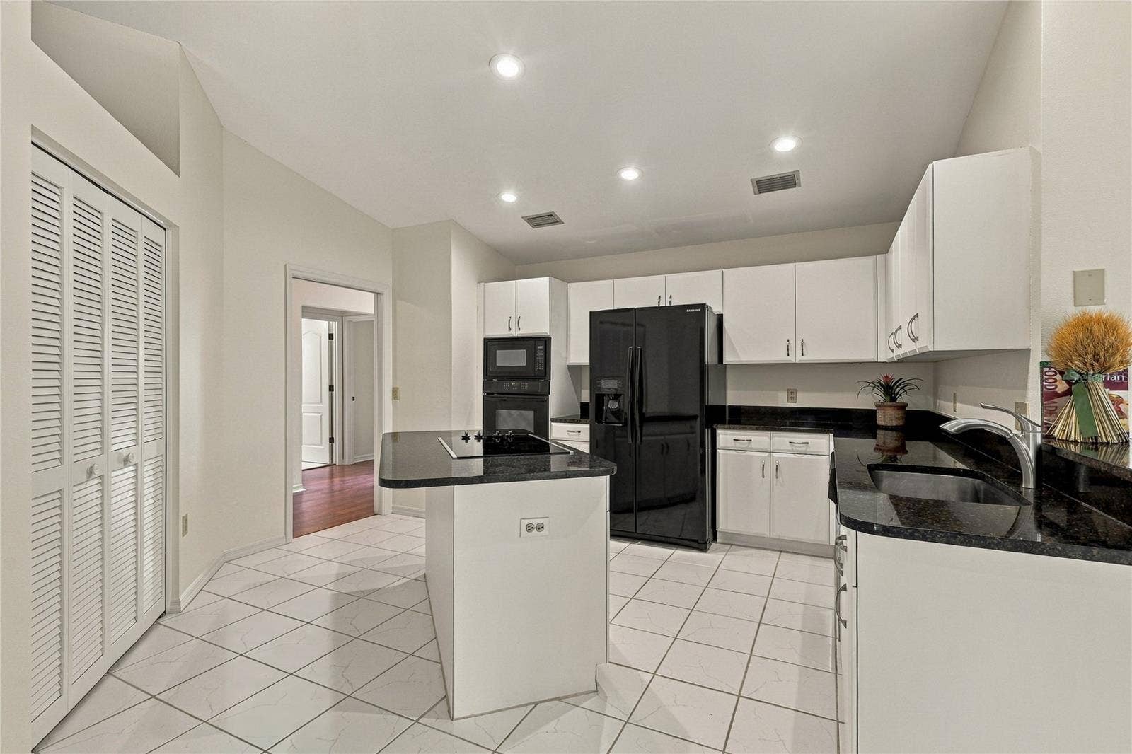 5816 BEAURIVAGE AVENUE, Sarasota, FL 34243 5816 BEAURIVAGE AVENUE, Sarasota, FL 34243