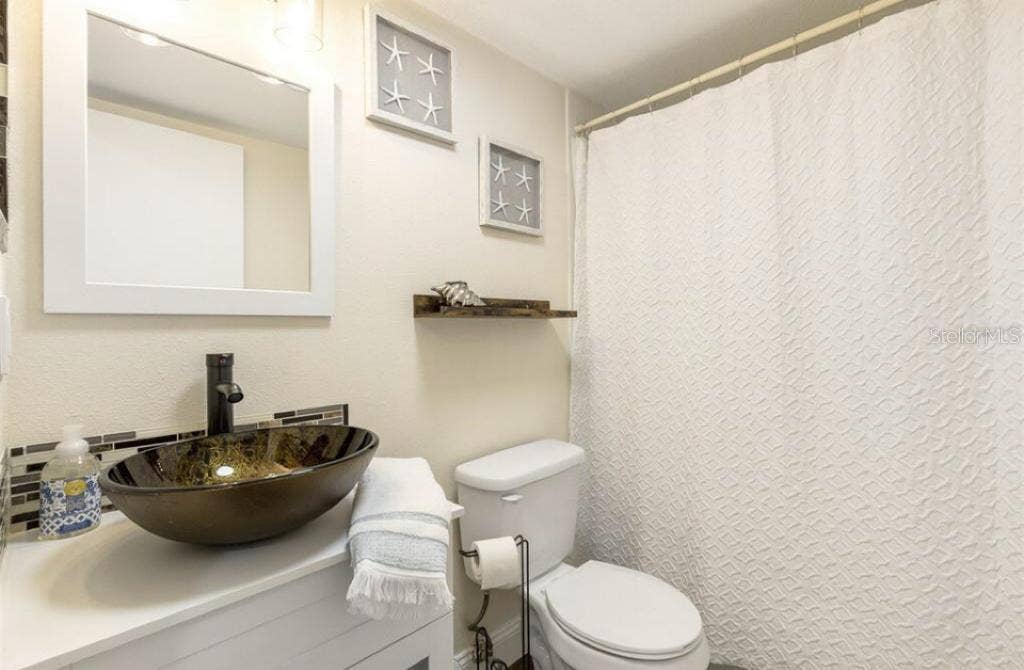 Guest bedroom