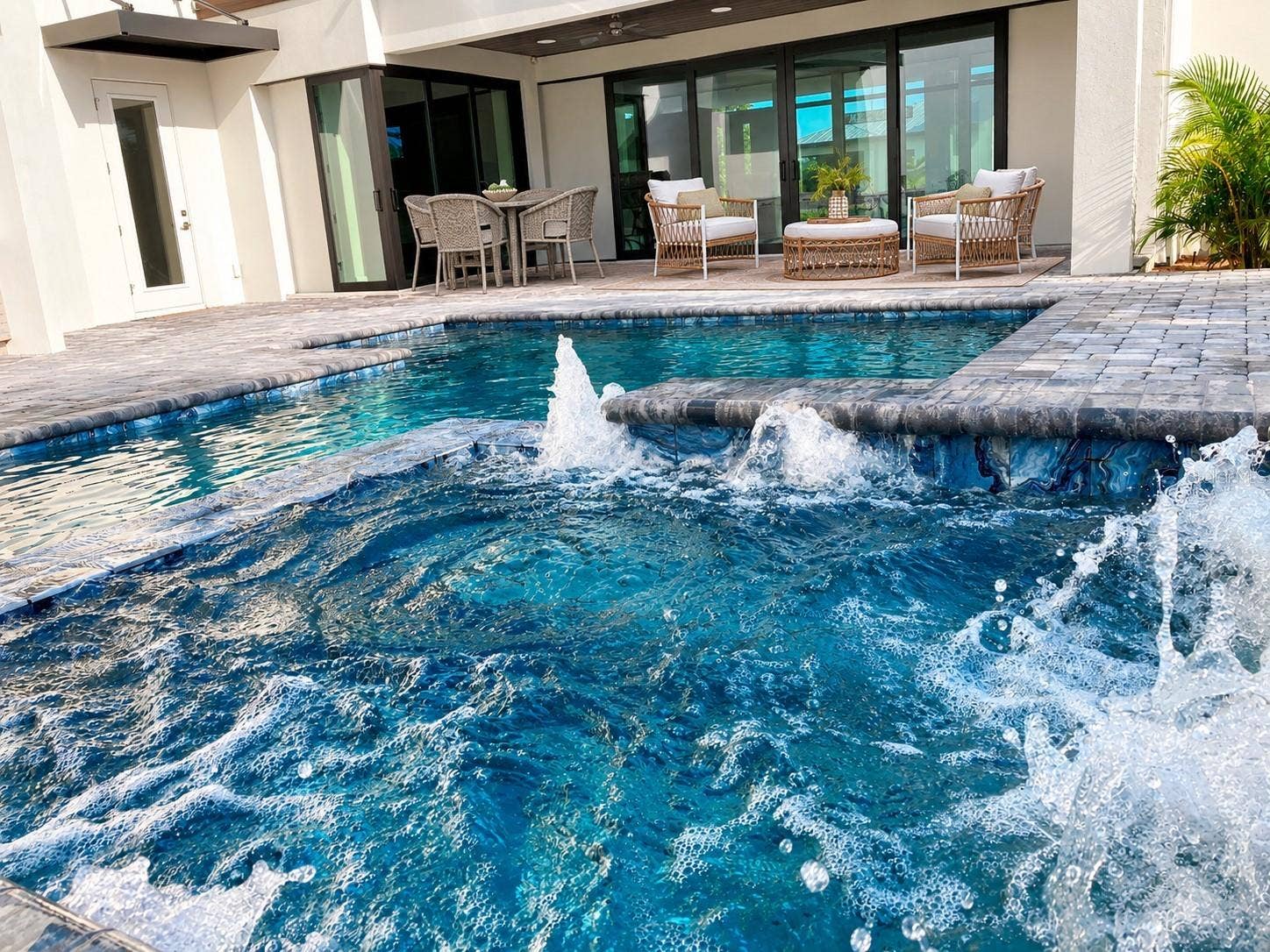 2110 MICHELE DRIVE, Sarasota, FL 34231 Heated salt water pool and spa; covered lanai with fans and music speakers