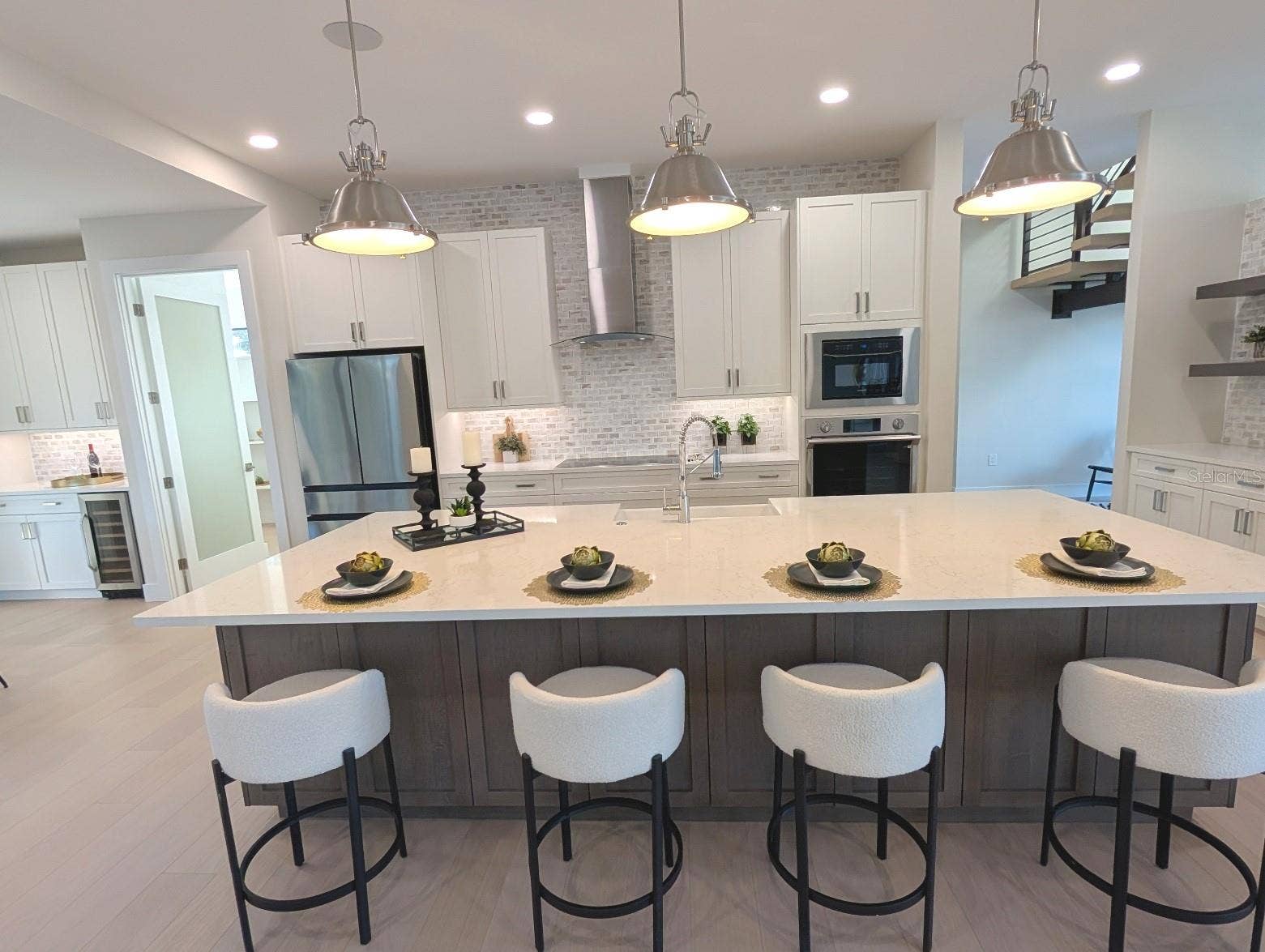2110 MICHELE DRIVE, Sarasota, FL 34231 2110 MICHELE DRIVE, Sarasota, FL 34231