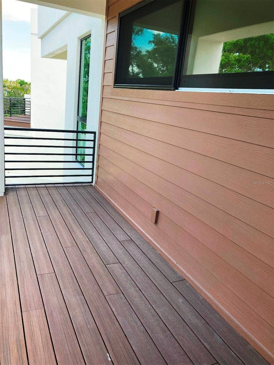 2110 MICHELE DRIVE, Sarasota, FL 34231 Guest Suite Deck