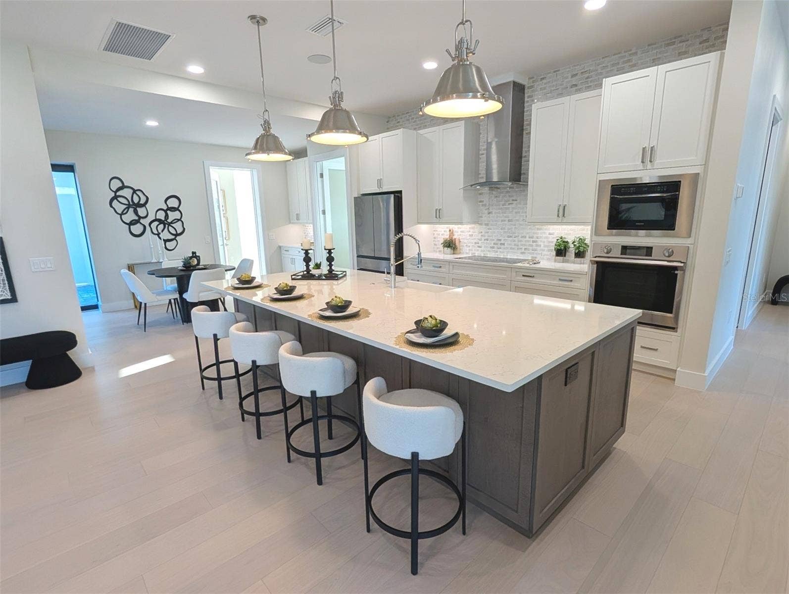 2110 MICHELE DRIVE, Sarasota, FL 34231 2110 MICHELE DRIVE, Sarasota, FL 34231