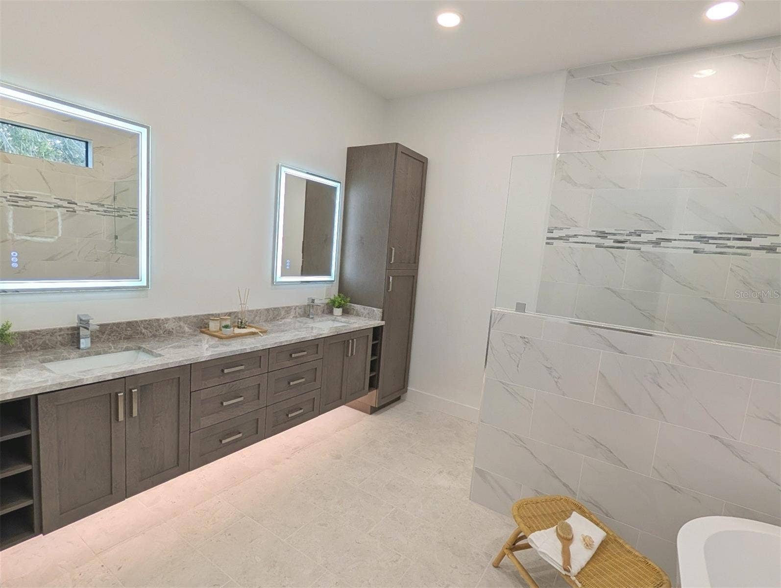 2110 MICHELE DRIVE, Sarasota, FL 34231 Double vanity master bath suite