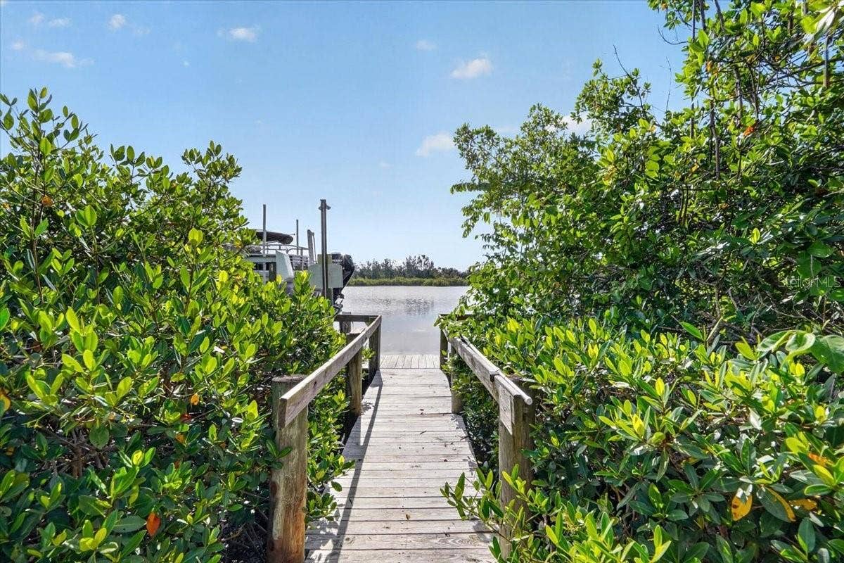 102 BRENDA LANE, Nokomis, FL 34275