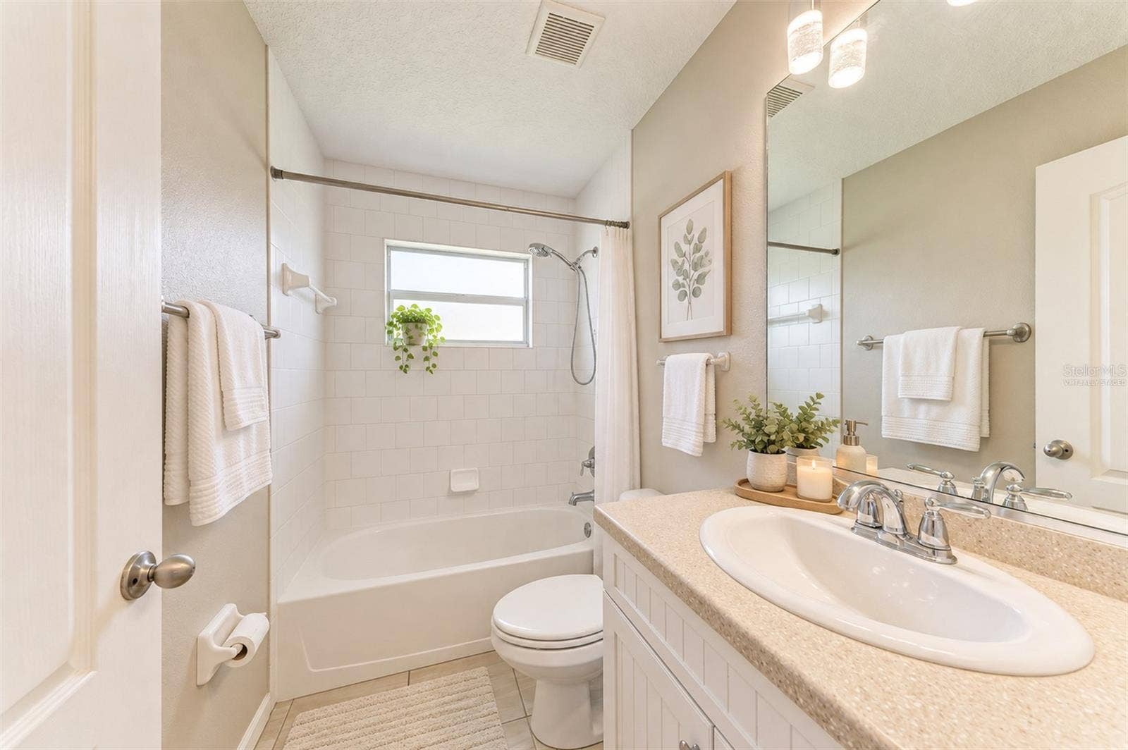 4512 28TH AVENUE E, Palmetto, FL 34221 Virtually Staged