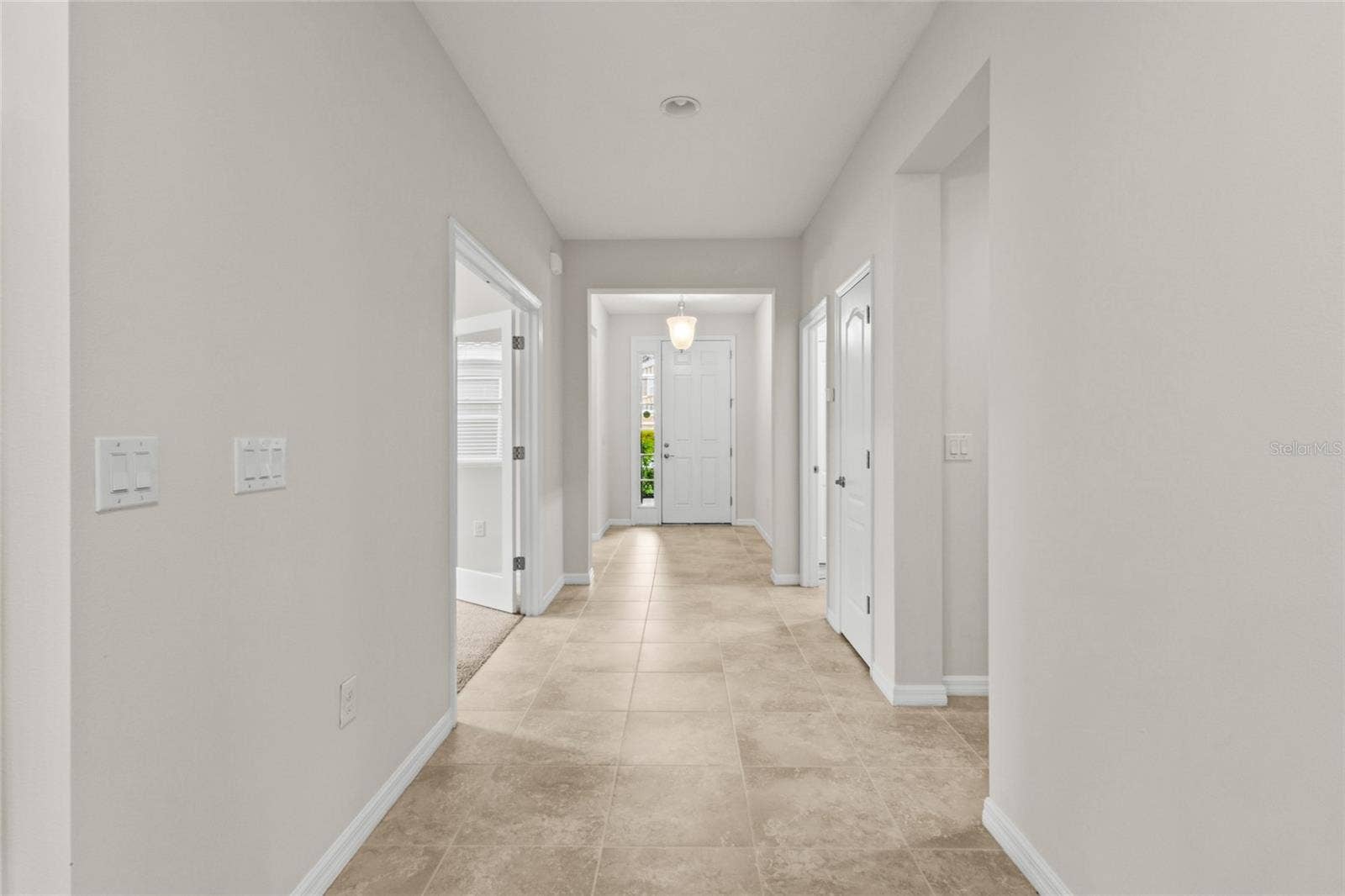 2924 ORIOLE DRIVE, Sarasota, FL 34243 View from the front door