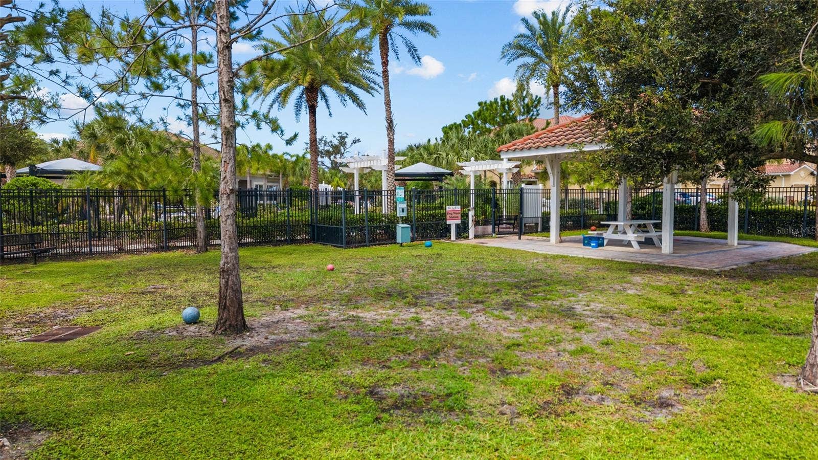 2924 ORIOLE DRIVE, Sarasota, FL 34243 Community picnic and play area