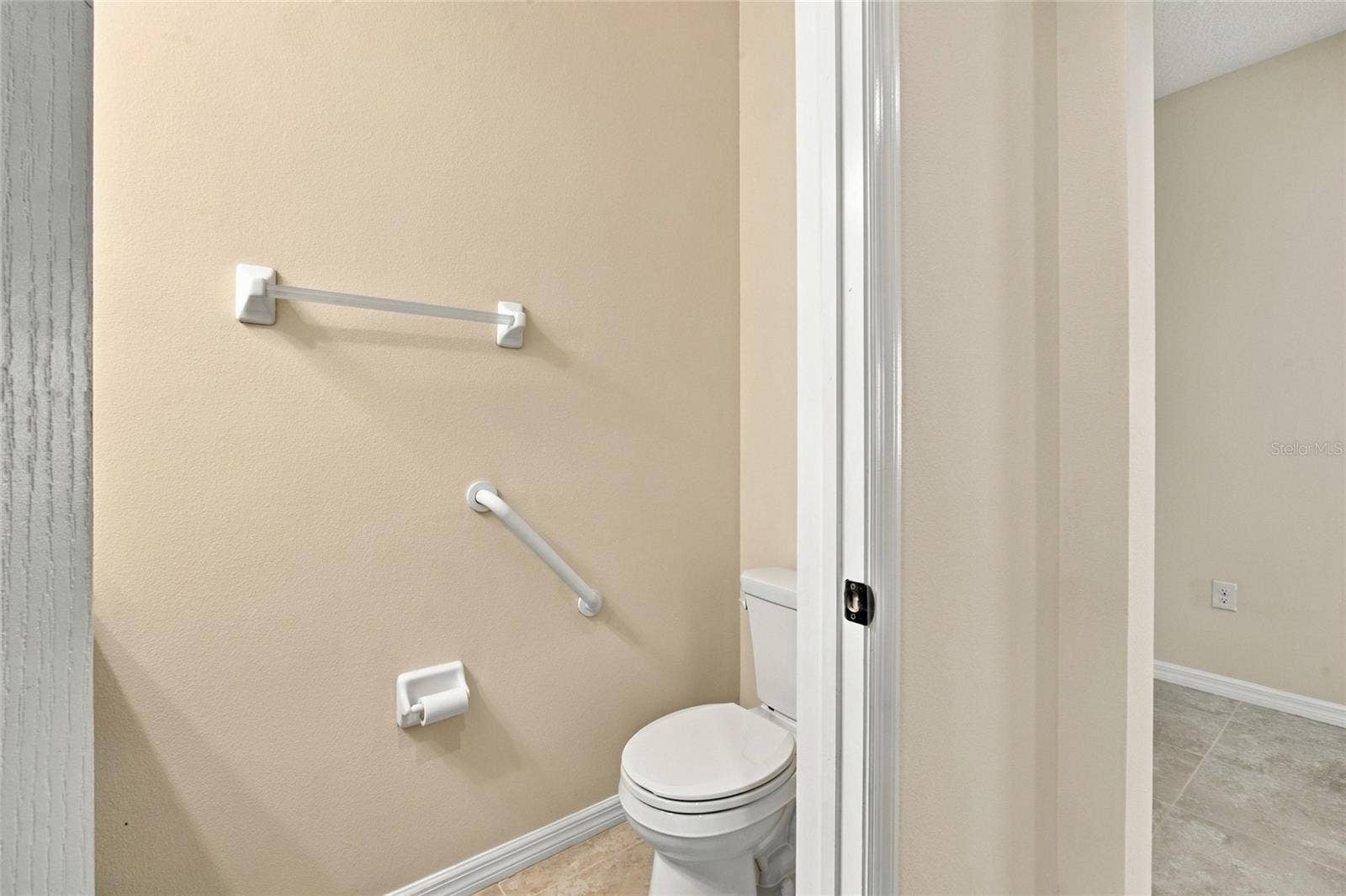 2924 ORIOLE DRIVE, Sarasota, FL 34243 Half bath makes all the difference for convenience and entertaining