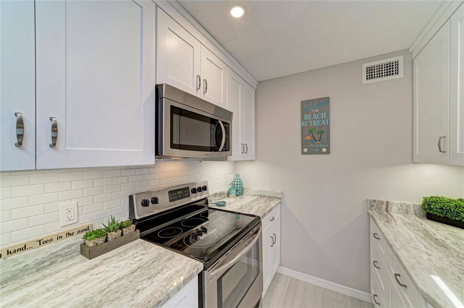303 47TH AVENUE DRIVE W, #157, Bradenton, FL 34207 303 47TH AVENUE DRIVE W, #157, Bradenton, FL 34207