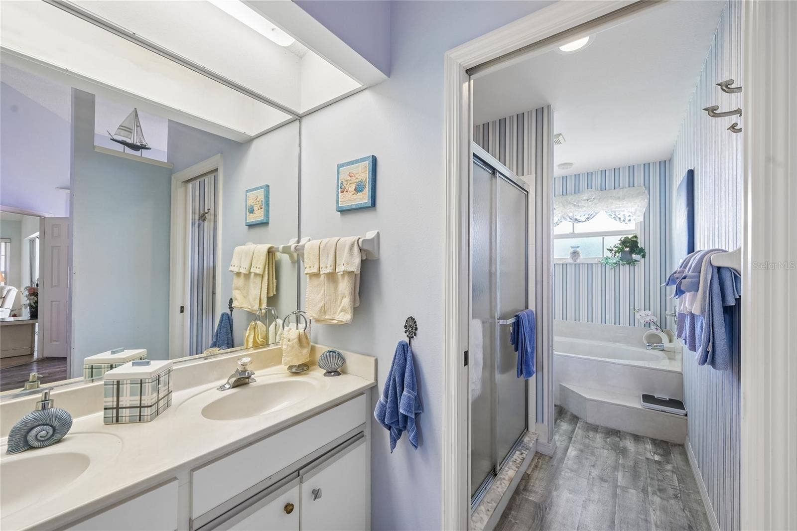 805 HARRINGTON LAKE DRIVE N, #76, Venice, FL 34293 Primary bathroom