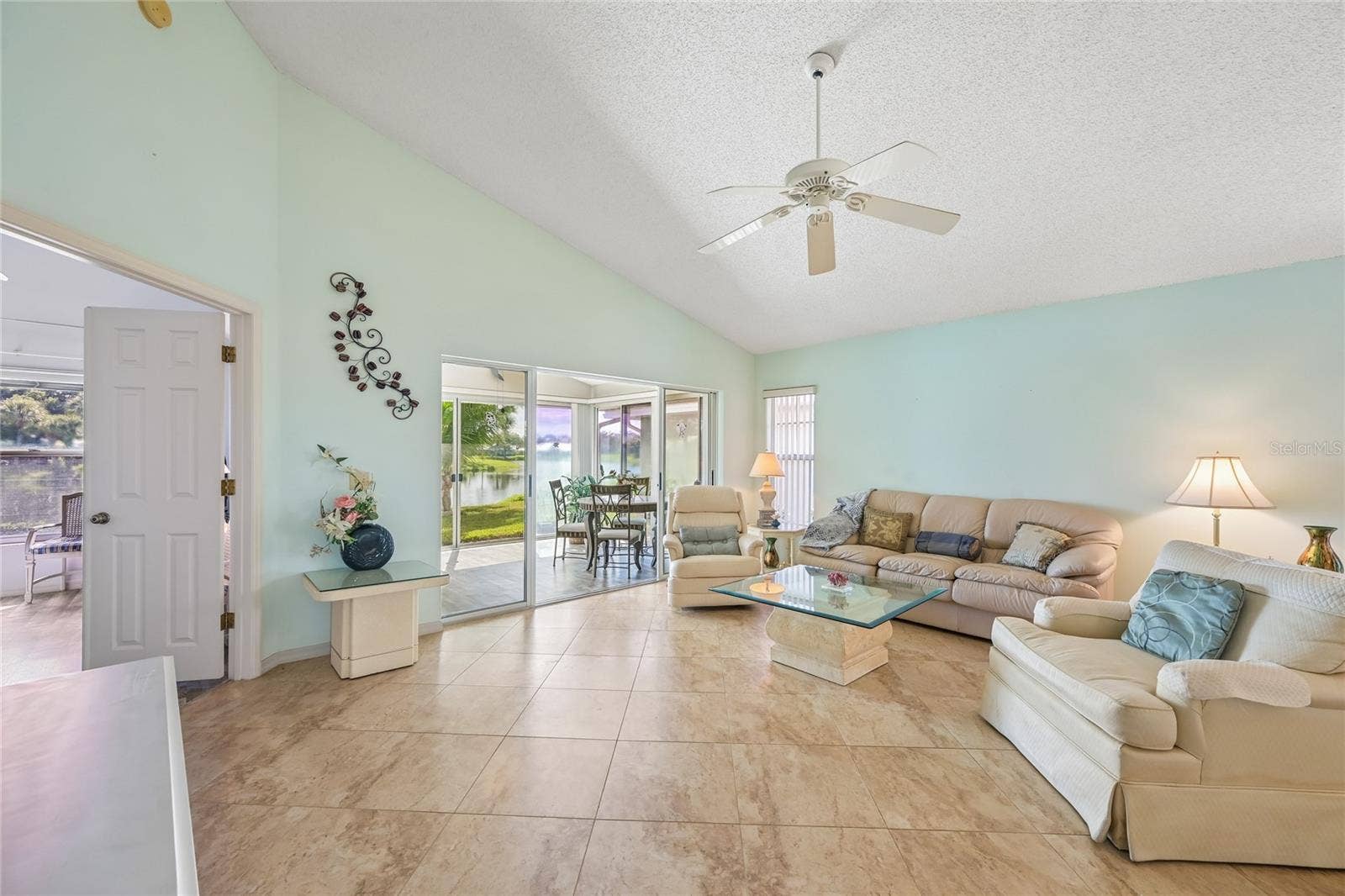 805 HARRINGTON LAKE DRIVE N, #76, Venice, FL 34293 Great room