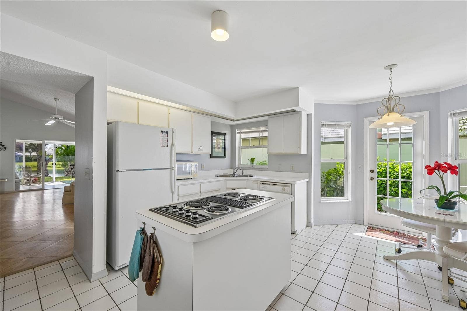 805 HARRINGTON LAKE DRIVE N, #76, Venice, FL 34293 Kitchen