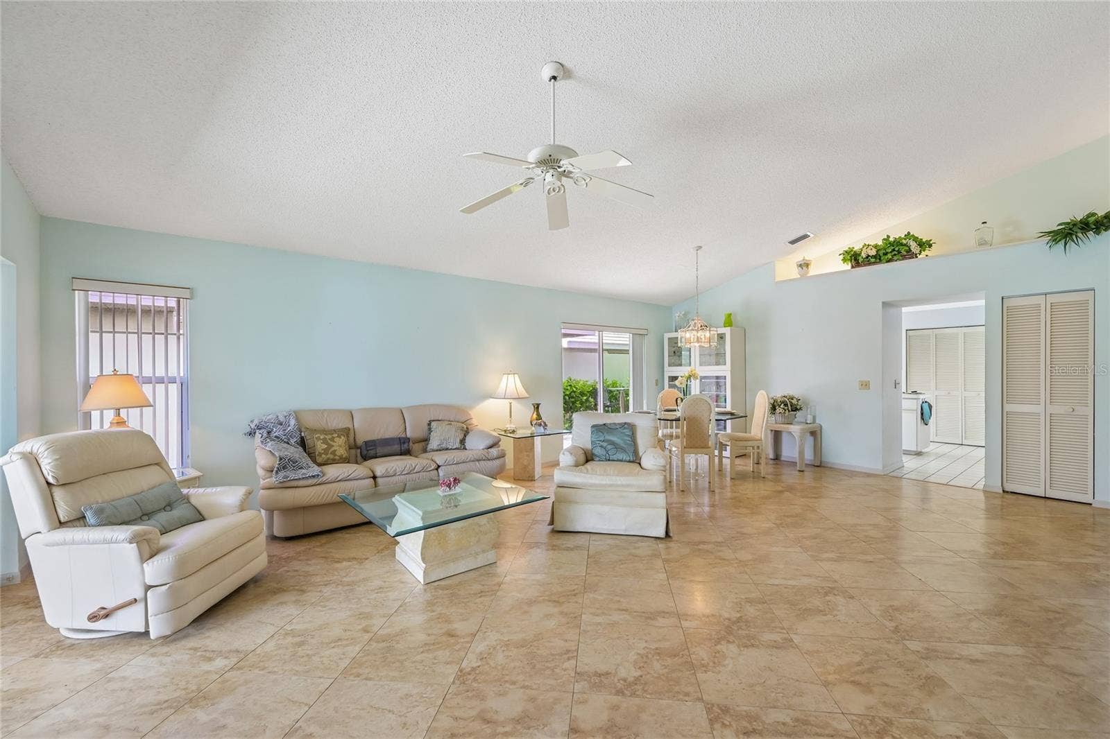805 HARRINGTON LAKE DRIVE N, #76, Venice, FL 34293 Great room