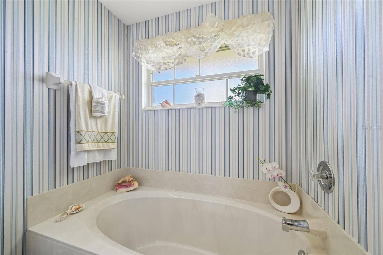 805 HARRINGTON LAKE DRIVE N, #76, Venice, FL 34293 Primary bathroom