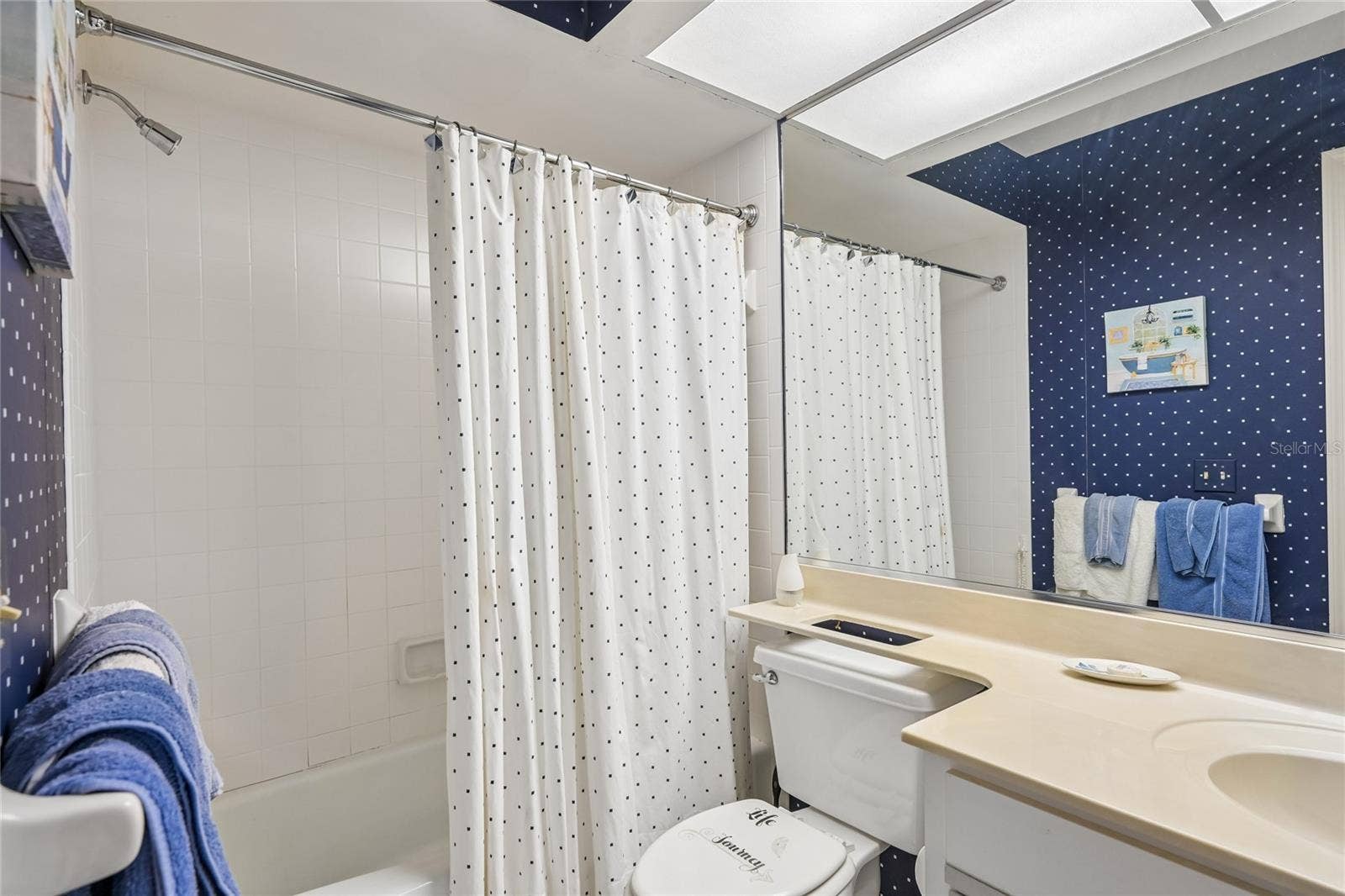 805 HARRINGTON LAKE DRIVE N, #76, Venice, FL 34293 Hall bathroom