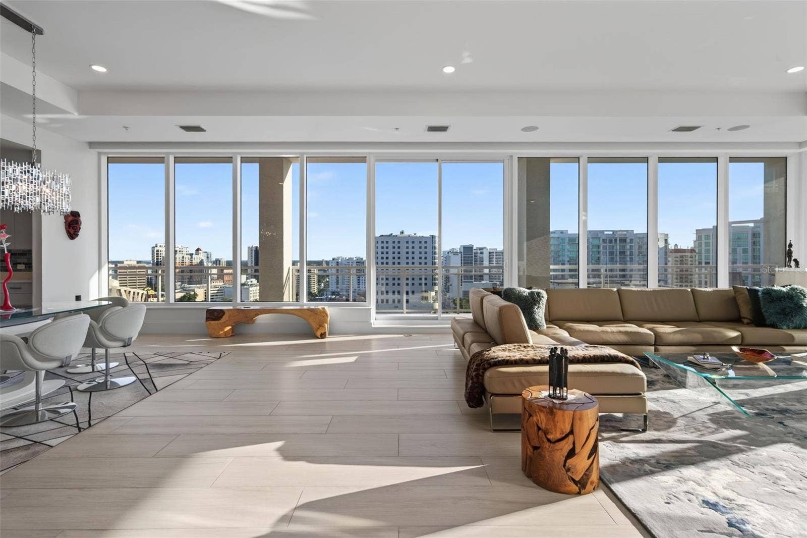 BLVD Residence 1604 Spacious at 3,676 Square Feet